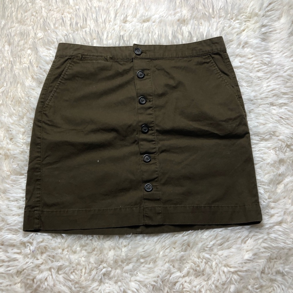 『dark green button up skirt』
